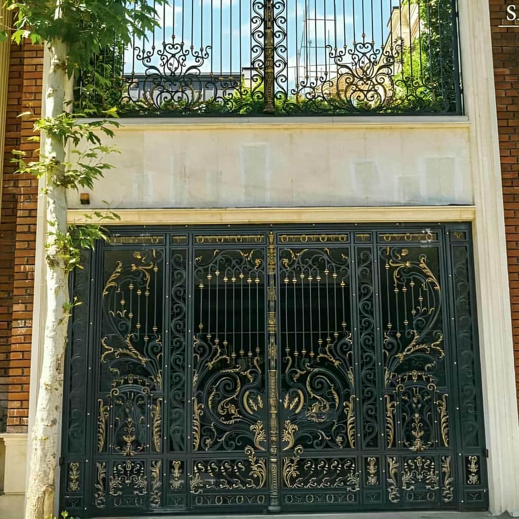 درب حیاط در دماوند