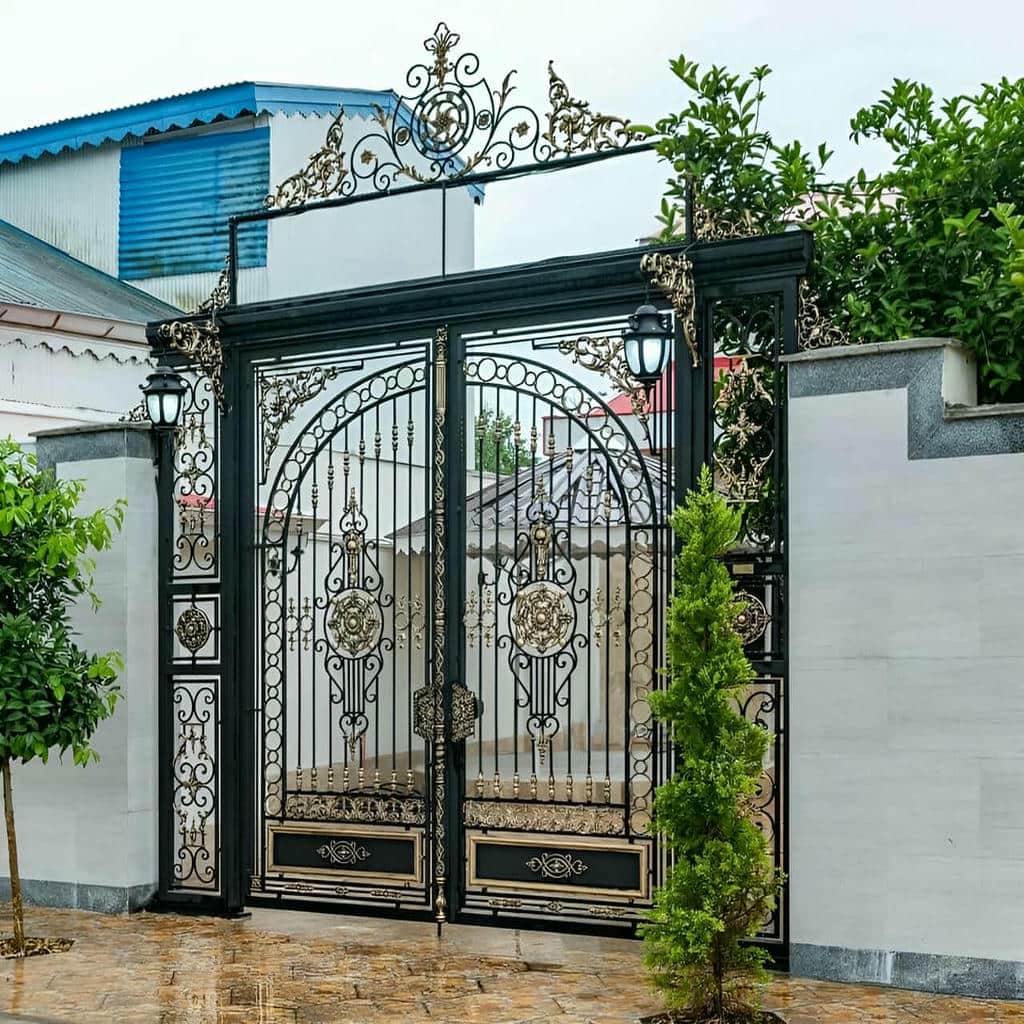 نصب درب حیاط فرفورژه کلاسیک در گنبدکاووس