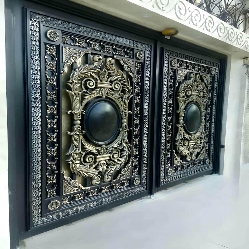 نصب درب حیاط فرفورژه کلاسیک در ایرانشهر