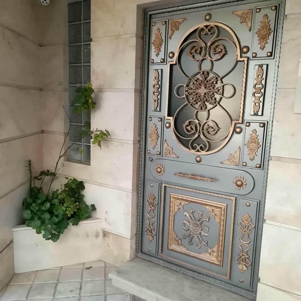 نصب درب حیاط فرفورژه کلاسیک در استان خوزستان