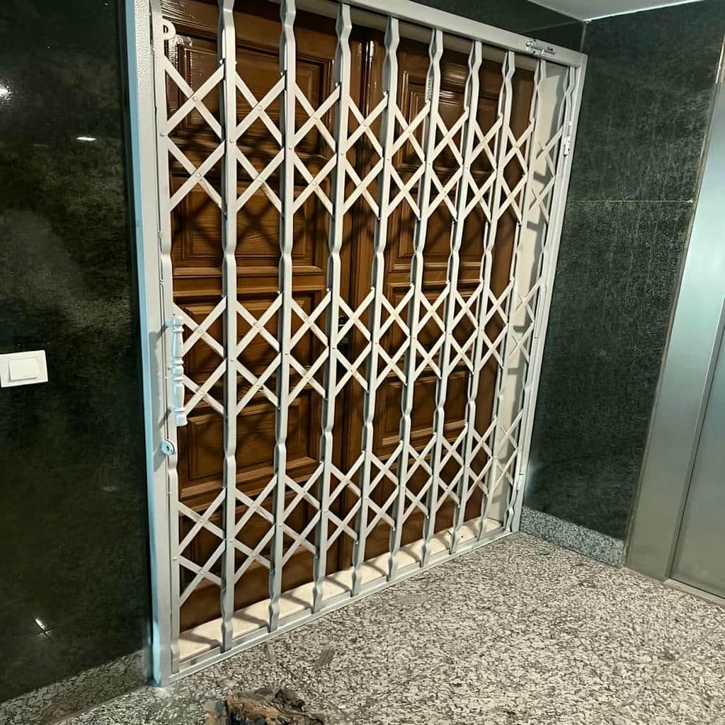 قیمت درب آکاردئونی حفاظ آپارتمان سه گل در زاهدان