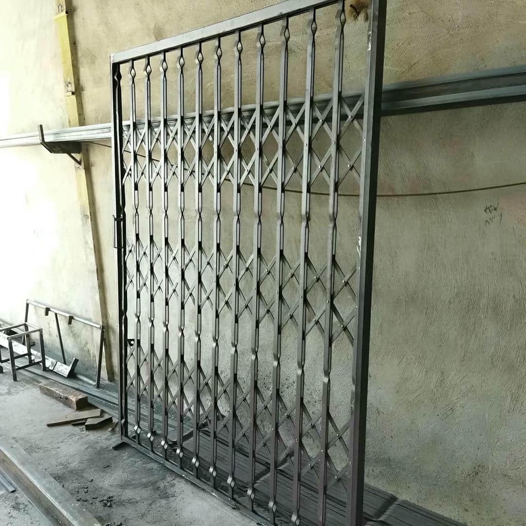 نصب درب آکاردئونی حفاظ آپارتمان چهارگل در قم