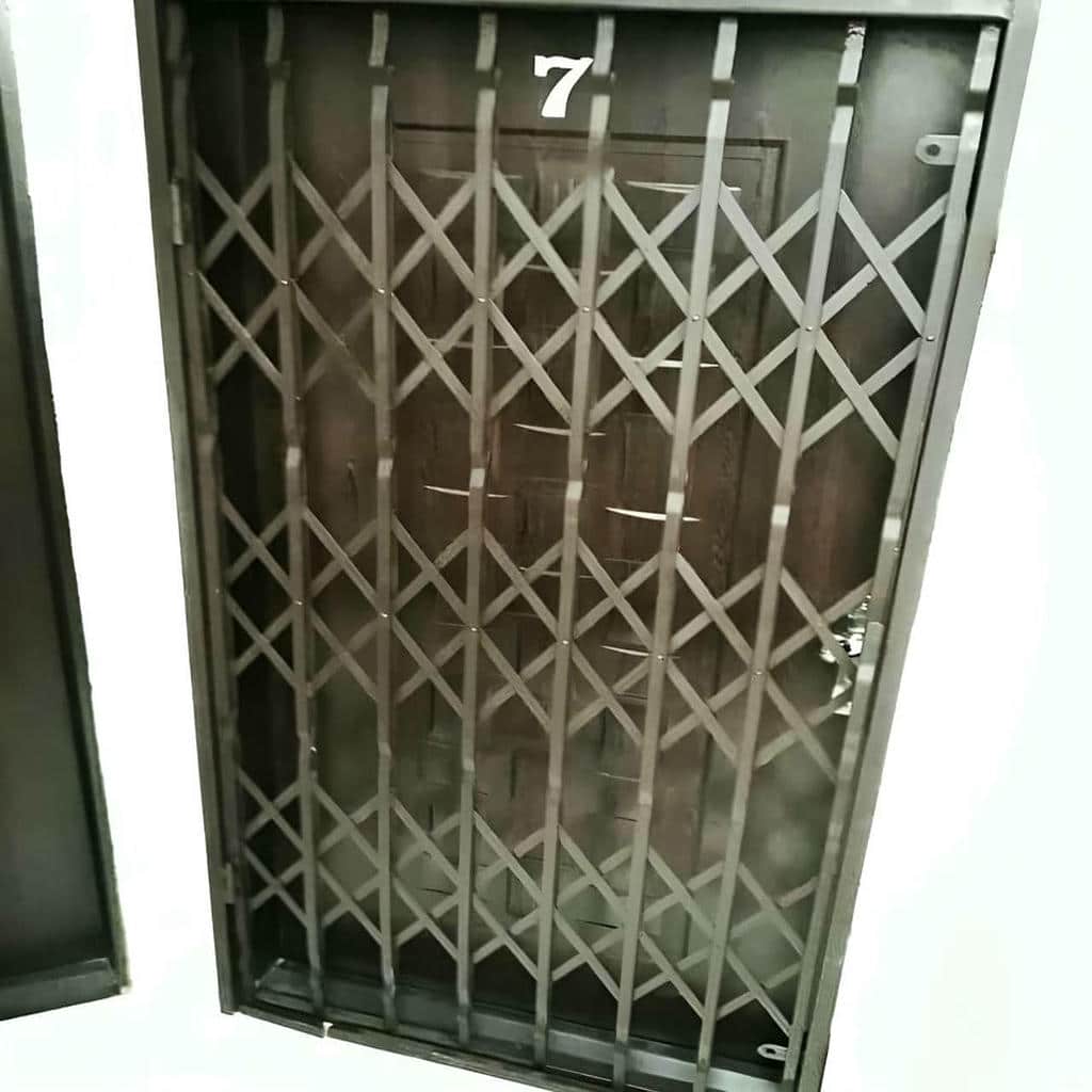 نصب درب آکاردئونی حفاظ آپارتمان چهارگل در نوشهر