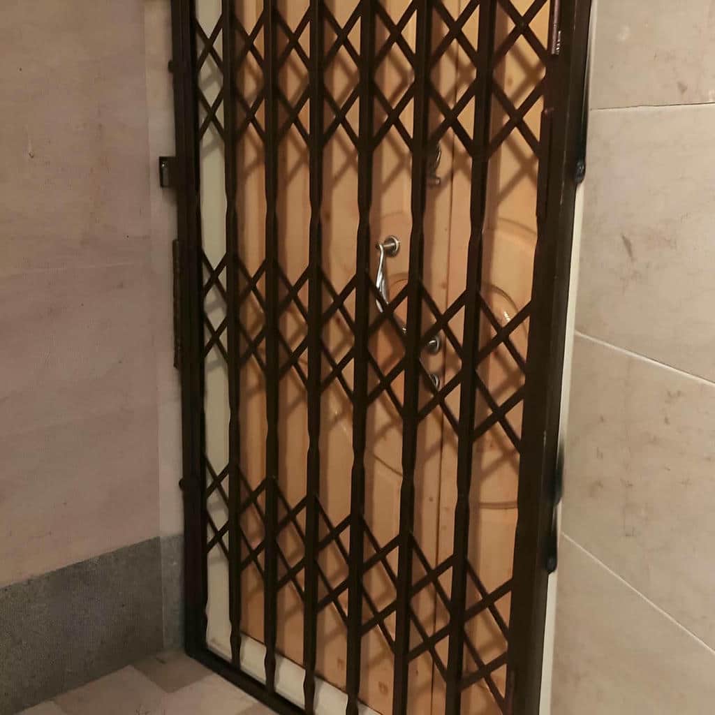 درب آکاردئونی حفاظ آپارتمان در زاهدان