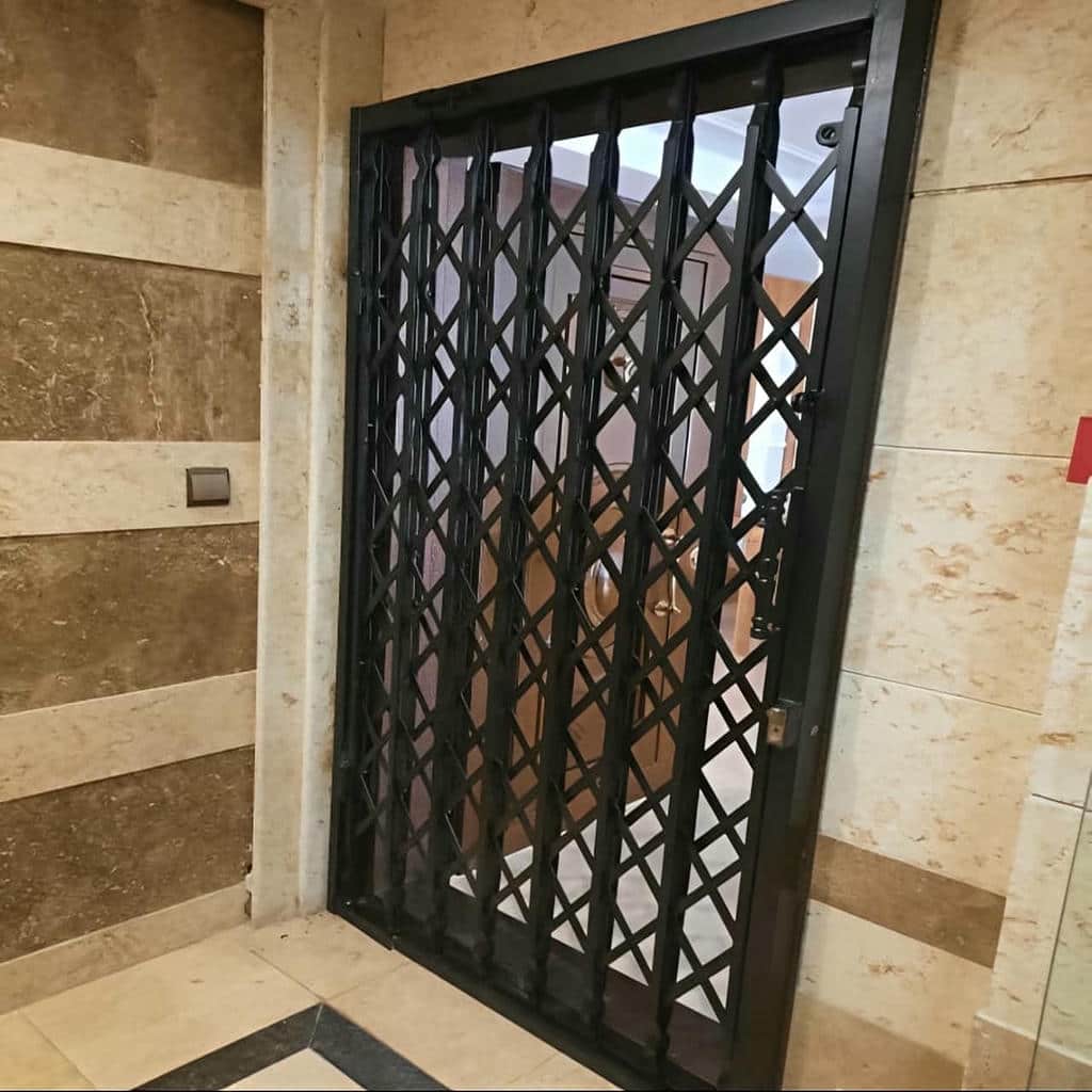 نصب درب آکاردئونی حفاظ آپارتمان چهارگل در استان گیلان