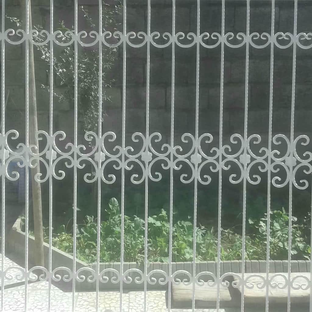 نصب حفاظ پنجره مربعی در اصفهان