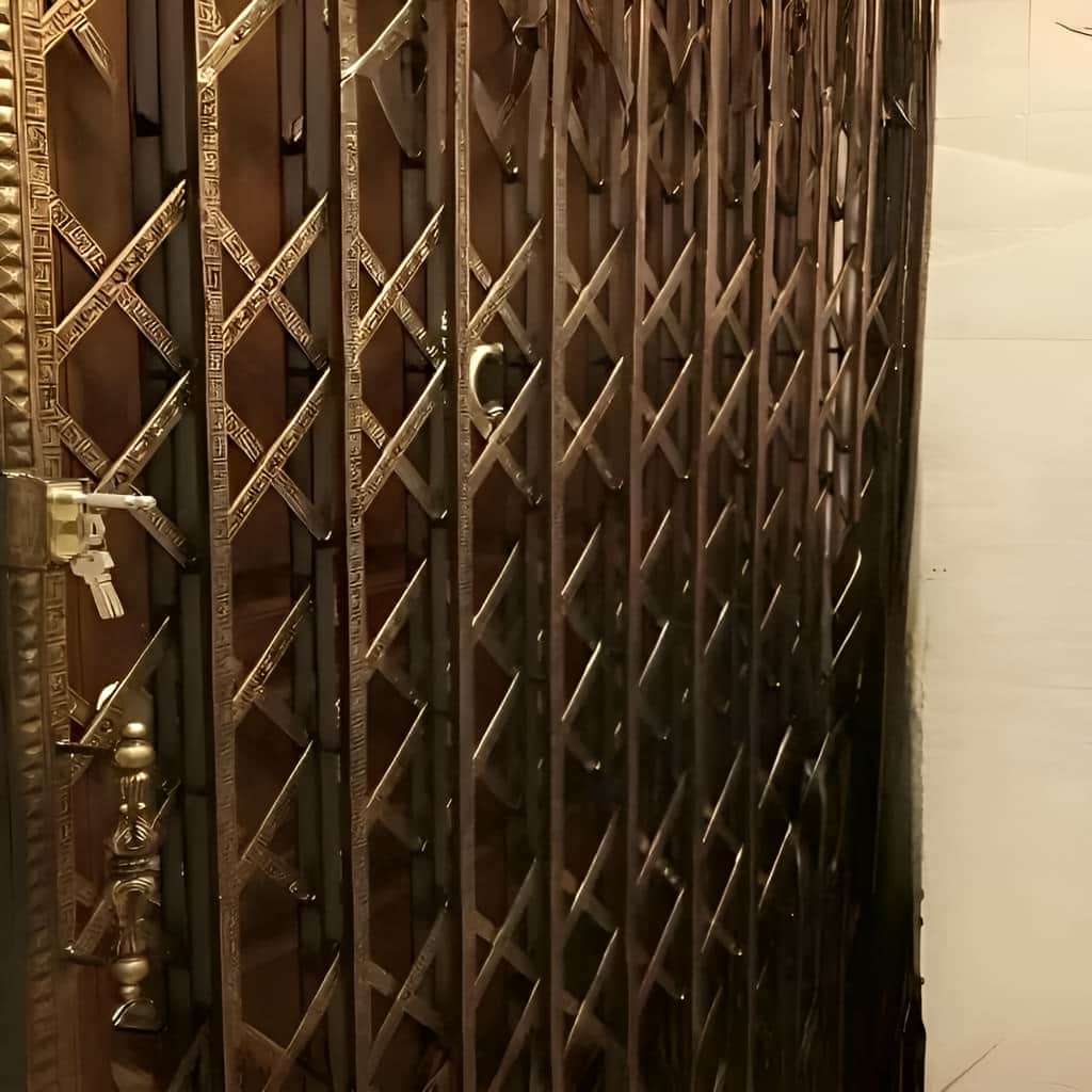 درب آکاردئونی با فریم فلزی محکم