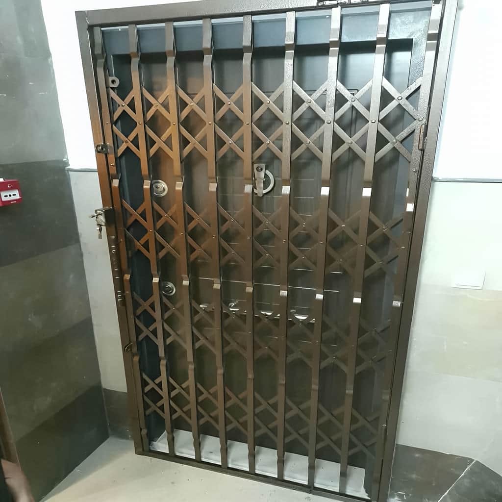 درب آکاردئونی با وزن سازه متناسب