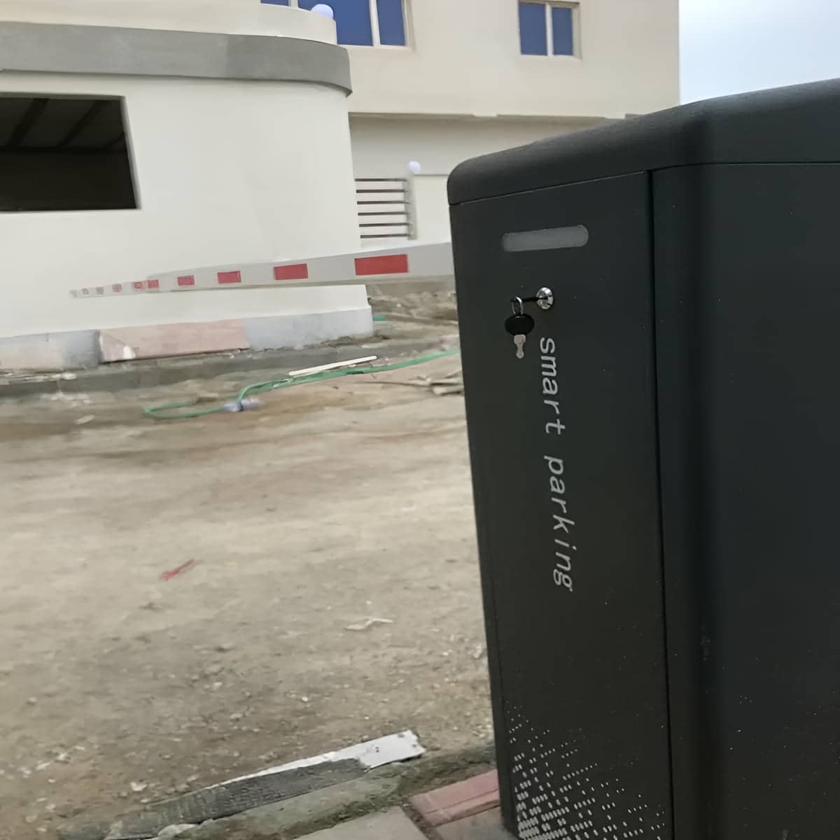 راهبند پارکینگ کنترل از راه دور با مدار فرمان هماهنگ راهبند پارکینگ کنترل از راه دور با مدار فرمان هماهنگ