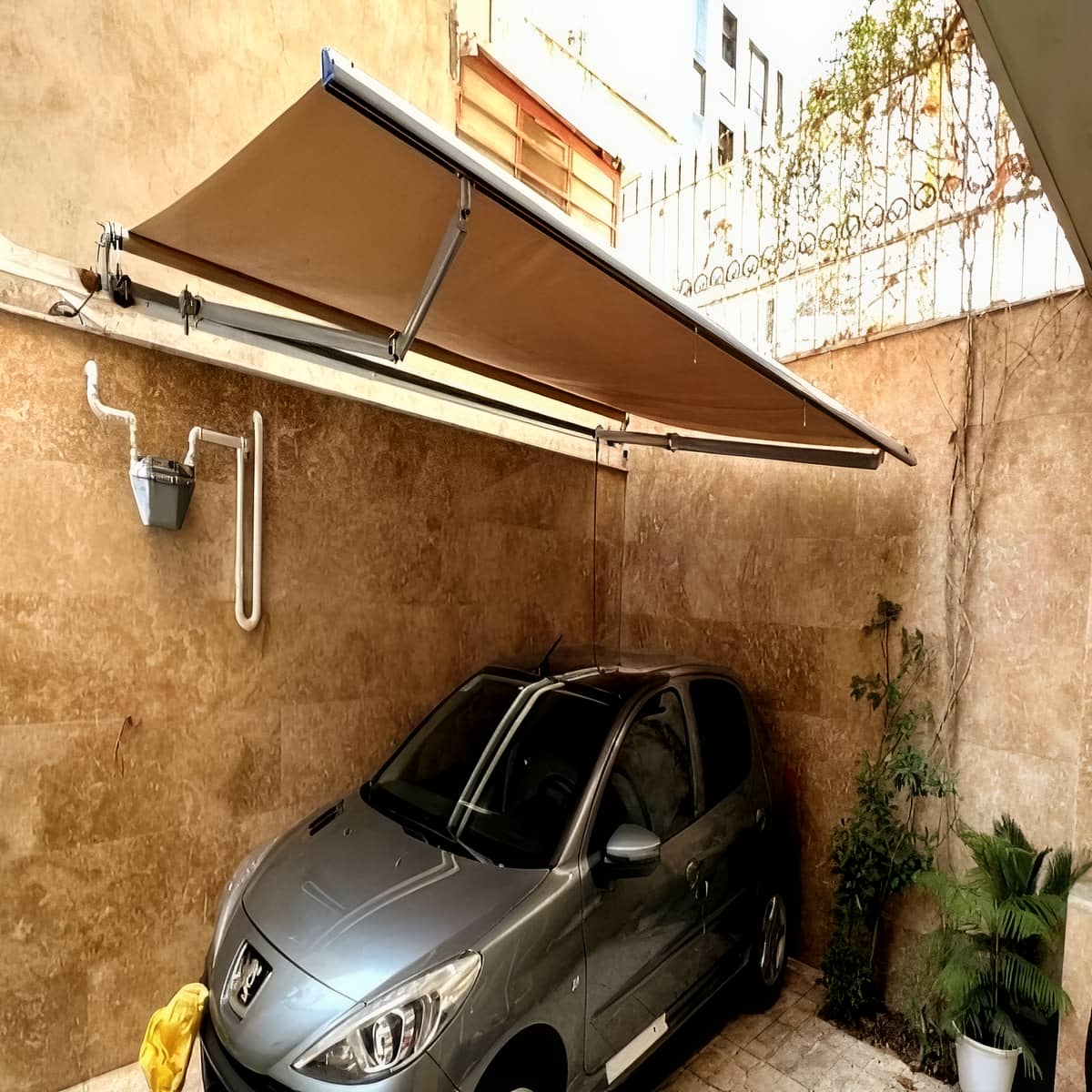 سایبان برقی با سنسور باد خودکار سایبان برقی با سنسور باد خودکار