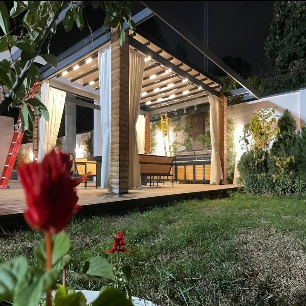 سفارش سقف جمع شونده برقی برای روف گاردن