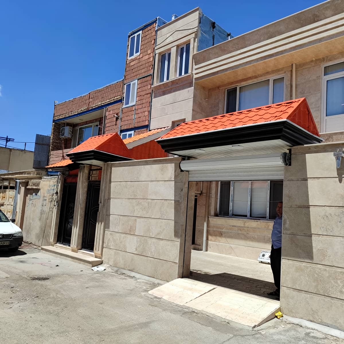 آردواز سردرب حیاط با فریم فلزی محکم