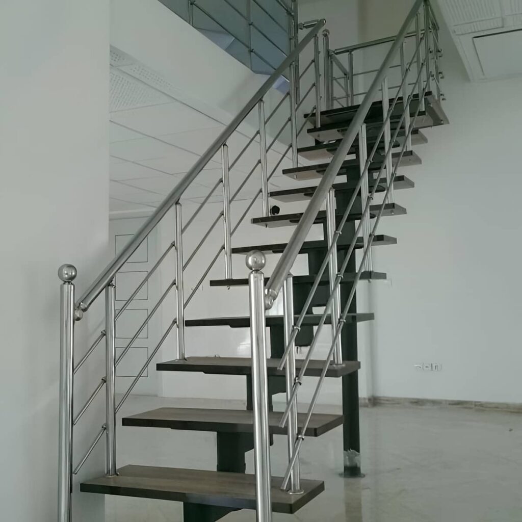 سفارش نرده استیل لوکس با پرداخت براق