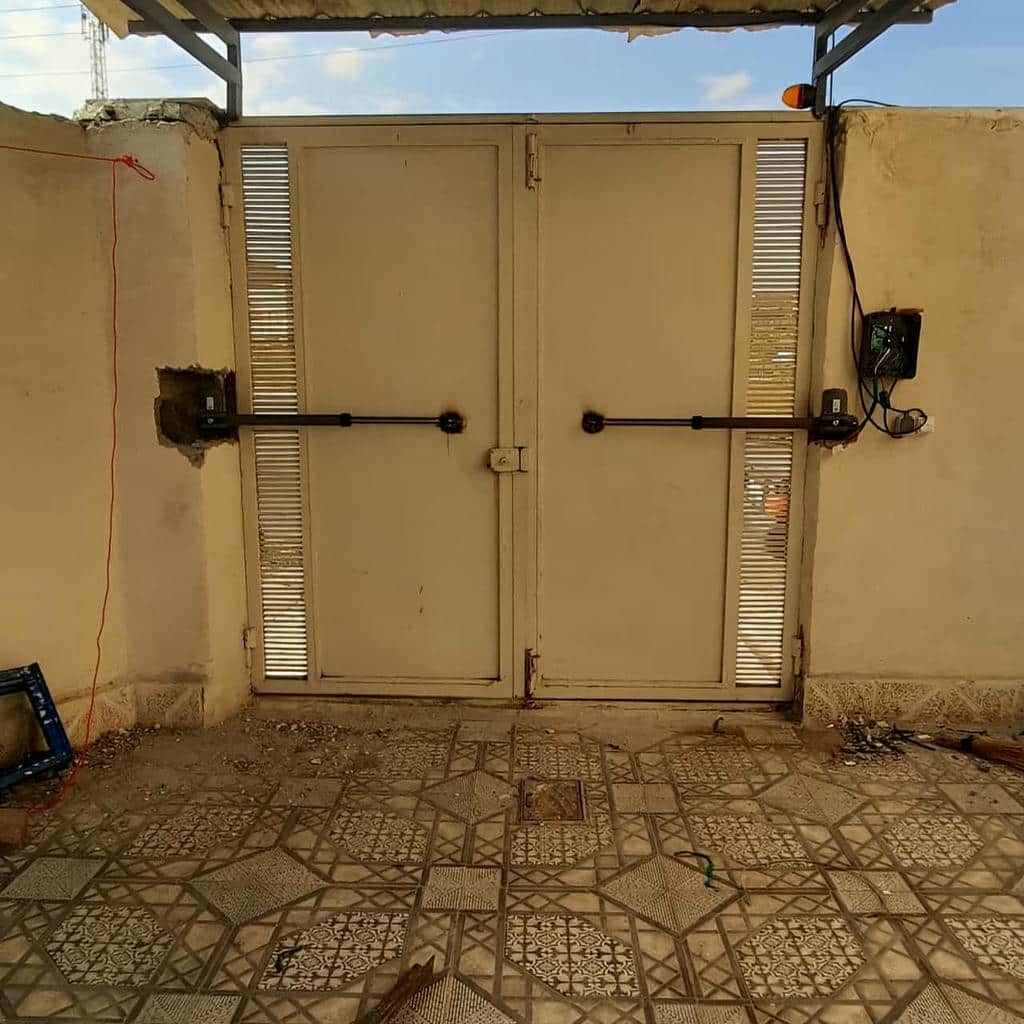 جک درب پارکینگی با ولتاژ کاری کنترل شده