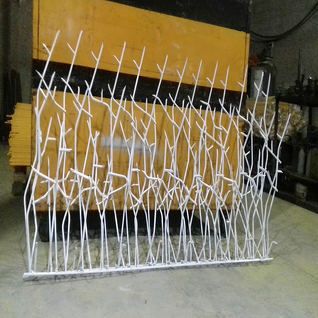 نصب حفاظ دیوار بلند ضد سرقت روی بتن