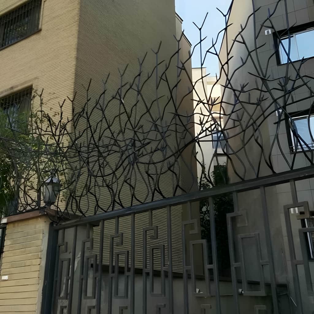 سفارش حفاظ دیوار بلند ضد سرقت برای ساختمان