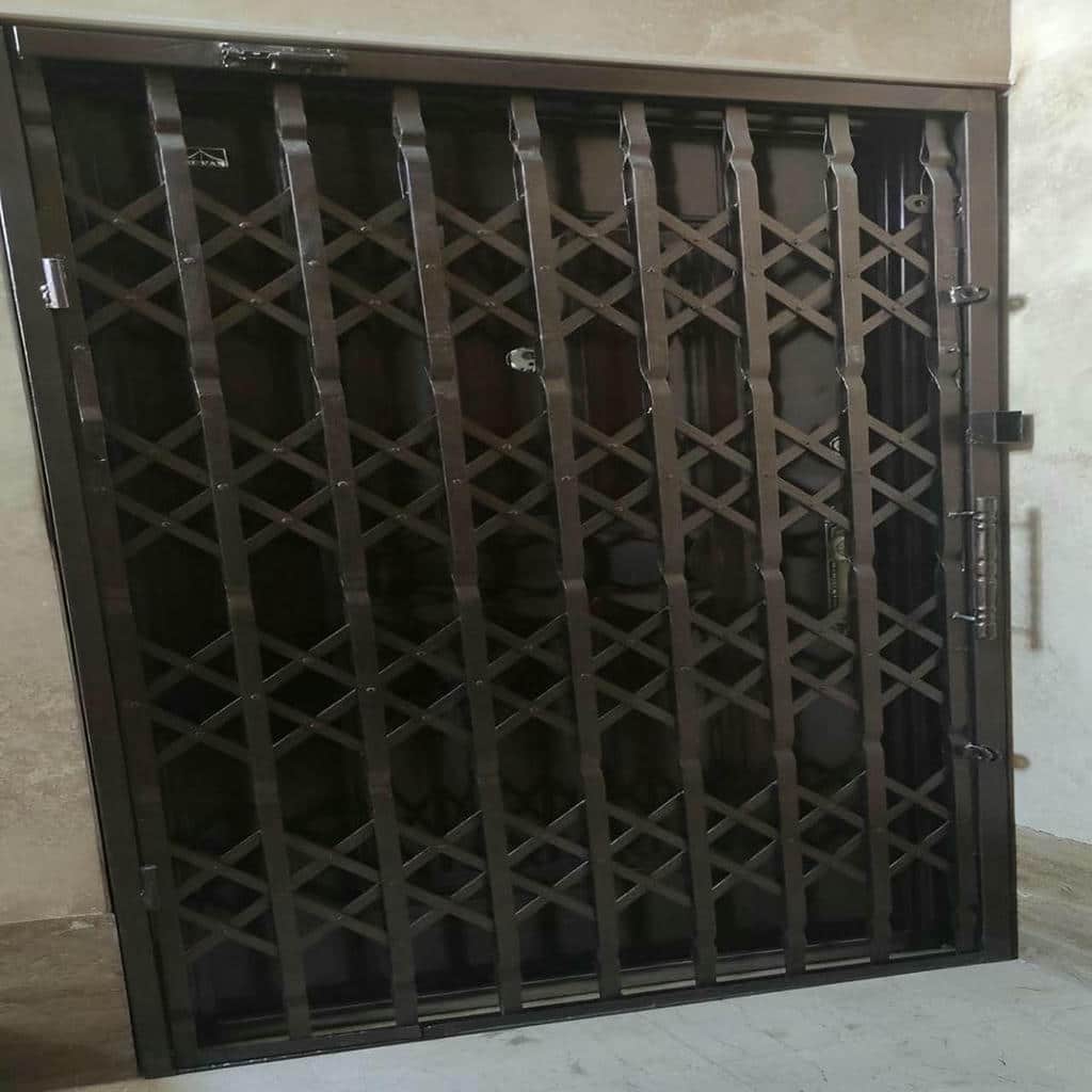 سفارش درب آکاردئونی مشکی طلایی با رنگ سفارشی