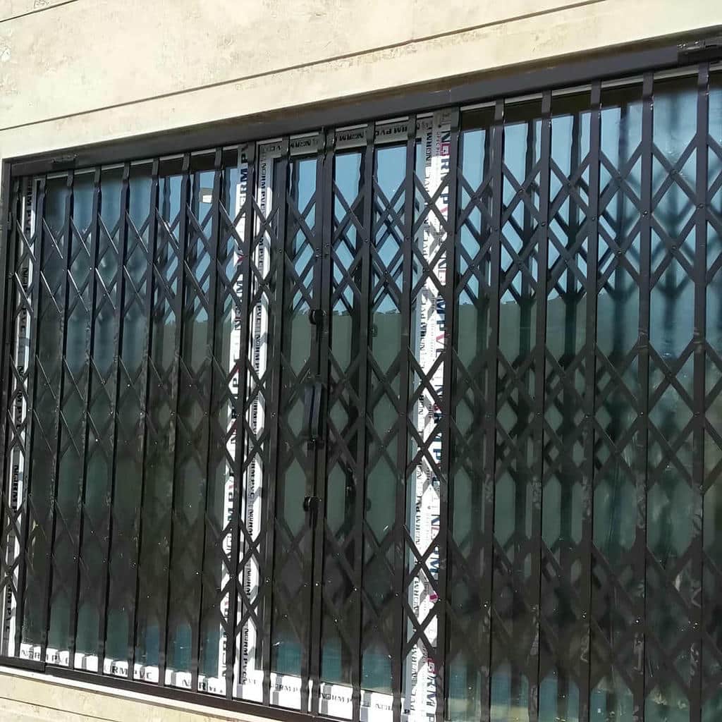 خرید درب آکاردئونی سفید طلایی برای آپارتمان