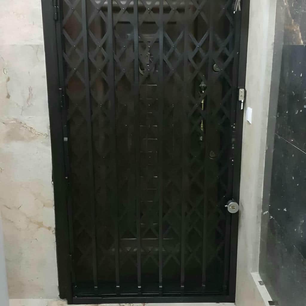 حفاظ درب آپارتمان ضد دیلم چهار گل تسمه پهن