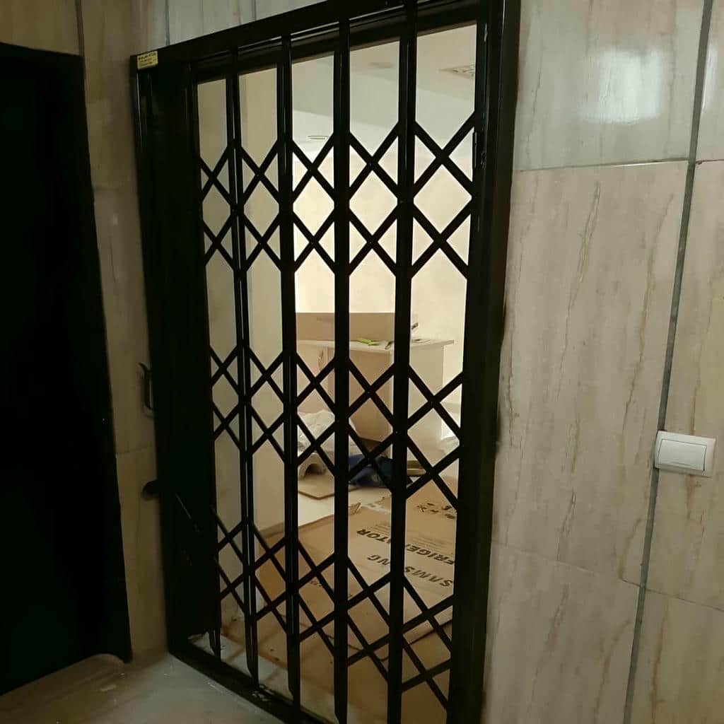 خدمات تعمیر درب آکاردئونی سفید طلایی