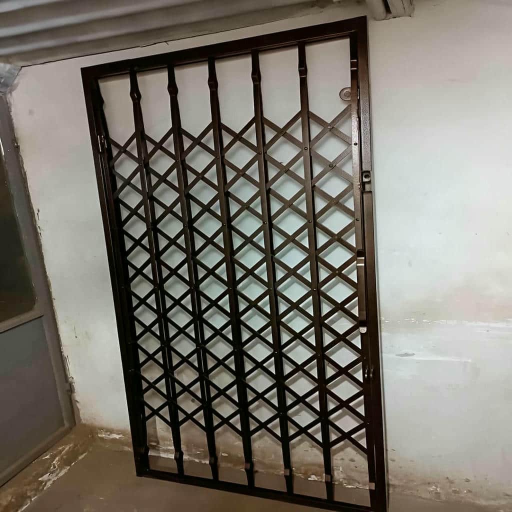 درب آکاردئونی شیک قفل دار مدل سه گل