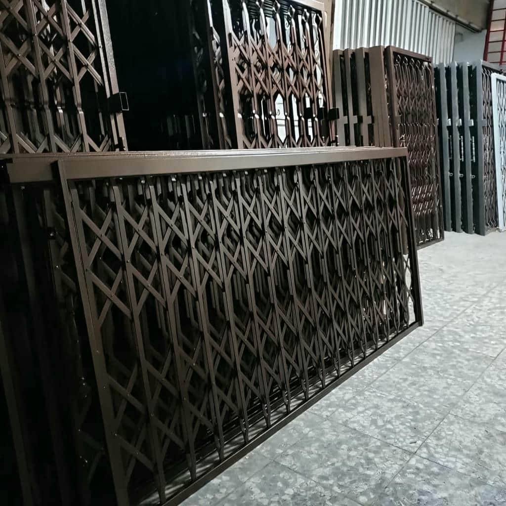 خرید درب آکاردئونی تسمه پهن آهنی برای آپارتمان