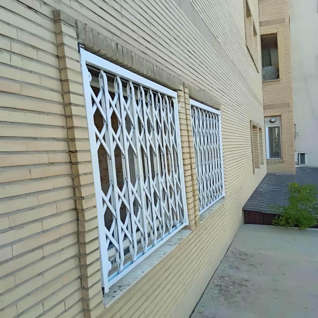 ساخت درب آکاردئونی شیک قفل دار با تسمه پهن