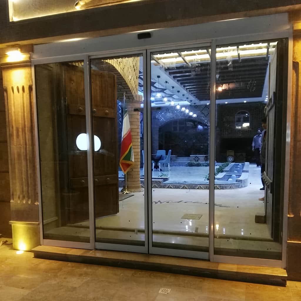 اجرای فریم آلومینیومی درب اتوماتیک تلسکوپی