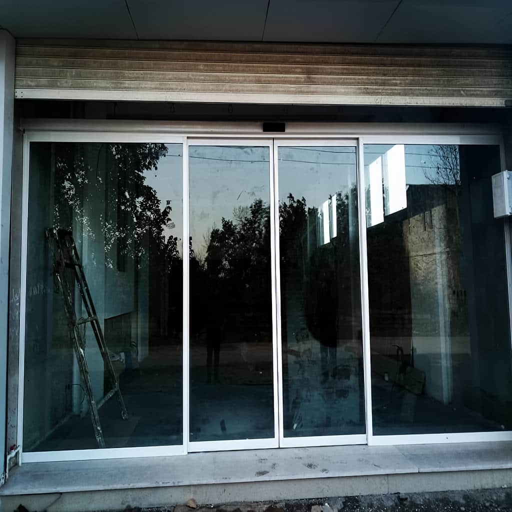نصب سنسور حرکتی درب شیشه ای کشویی