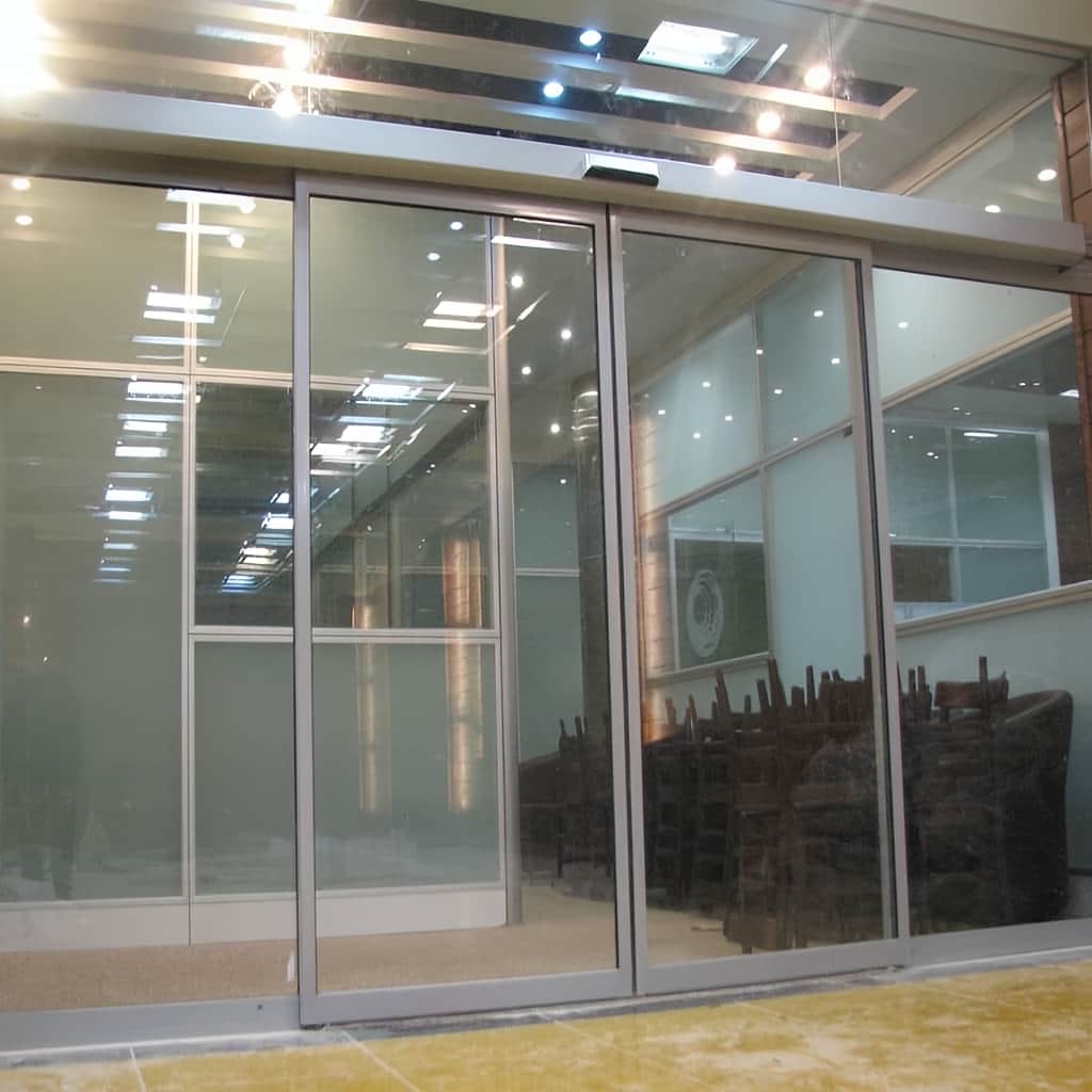 درب اتوماتیک گردان شیشه ای ورودی هتل