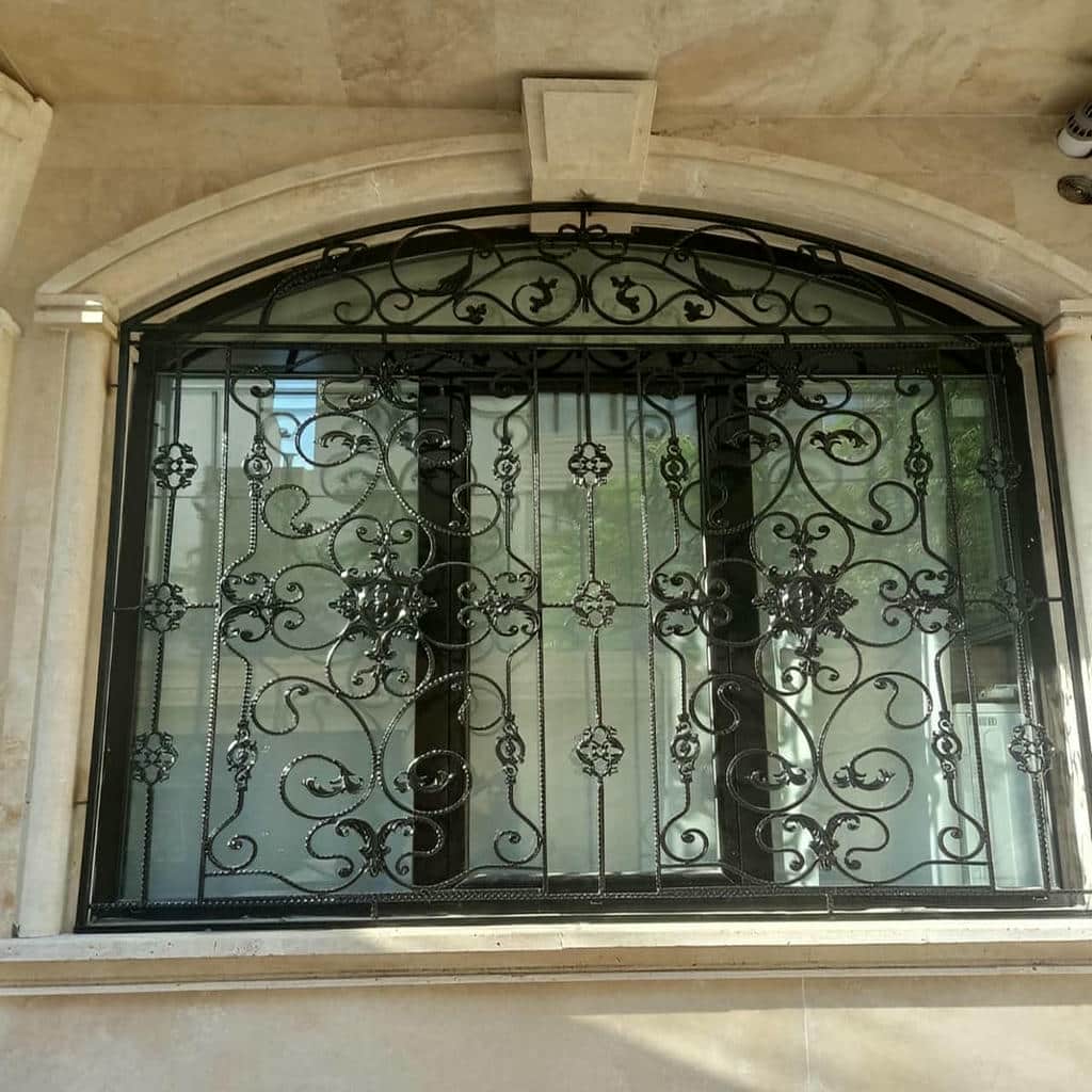 حفاظ پنجره جای گلدان دار طرح طاقچه ای
