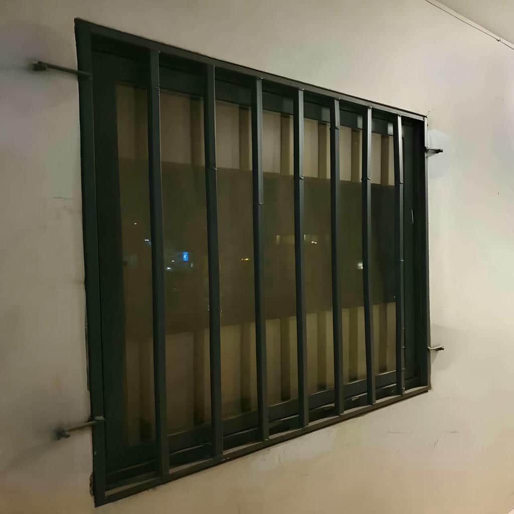 ساخت حفاظ پنجره آهنی با شبکه لوزی و رنگ کوره‌ای