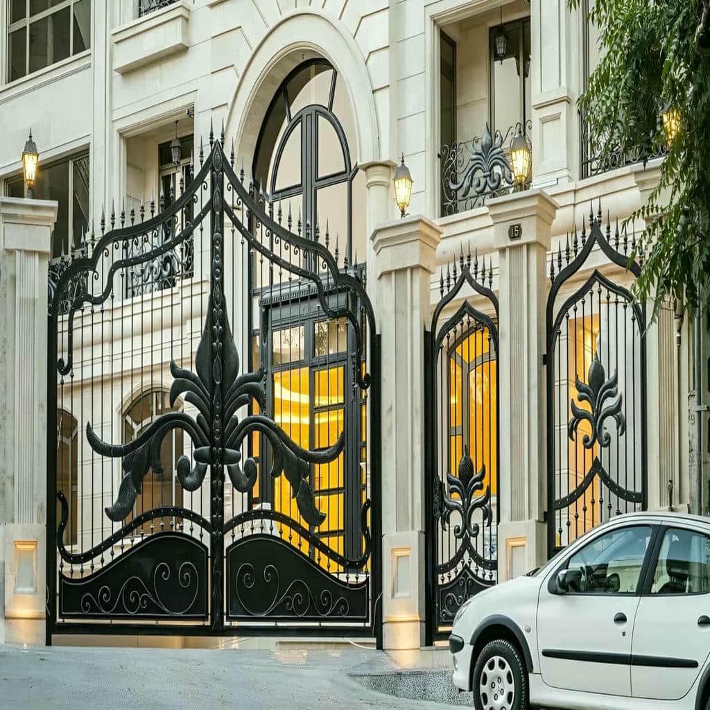 نصب درب نفررو ویلا روی چهارچوب فلزی