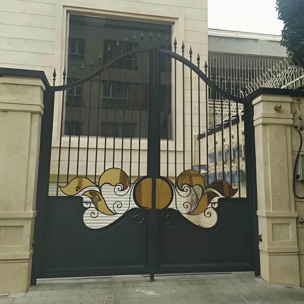 خرید درب ساختمان فرفورژه گل دار دو لنگه