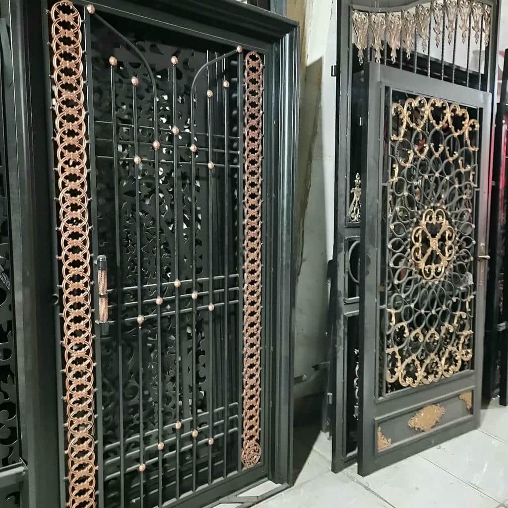خرید درب حیاط قاب فلزی با پروفیل مقاوم
