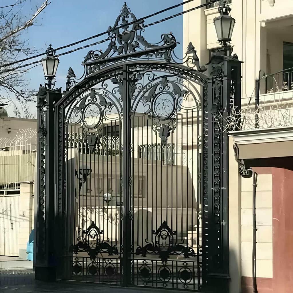 ساخت درب حیاط ریلی ماشین رو با کلاف تقویت شده