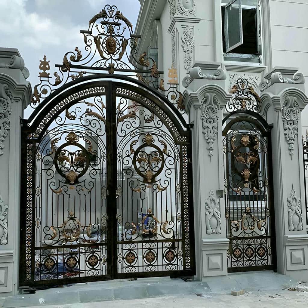 سفارش درب حیاط کتیبه دار بر اساس ابعاد سردر