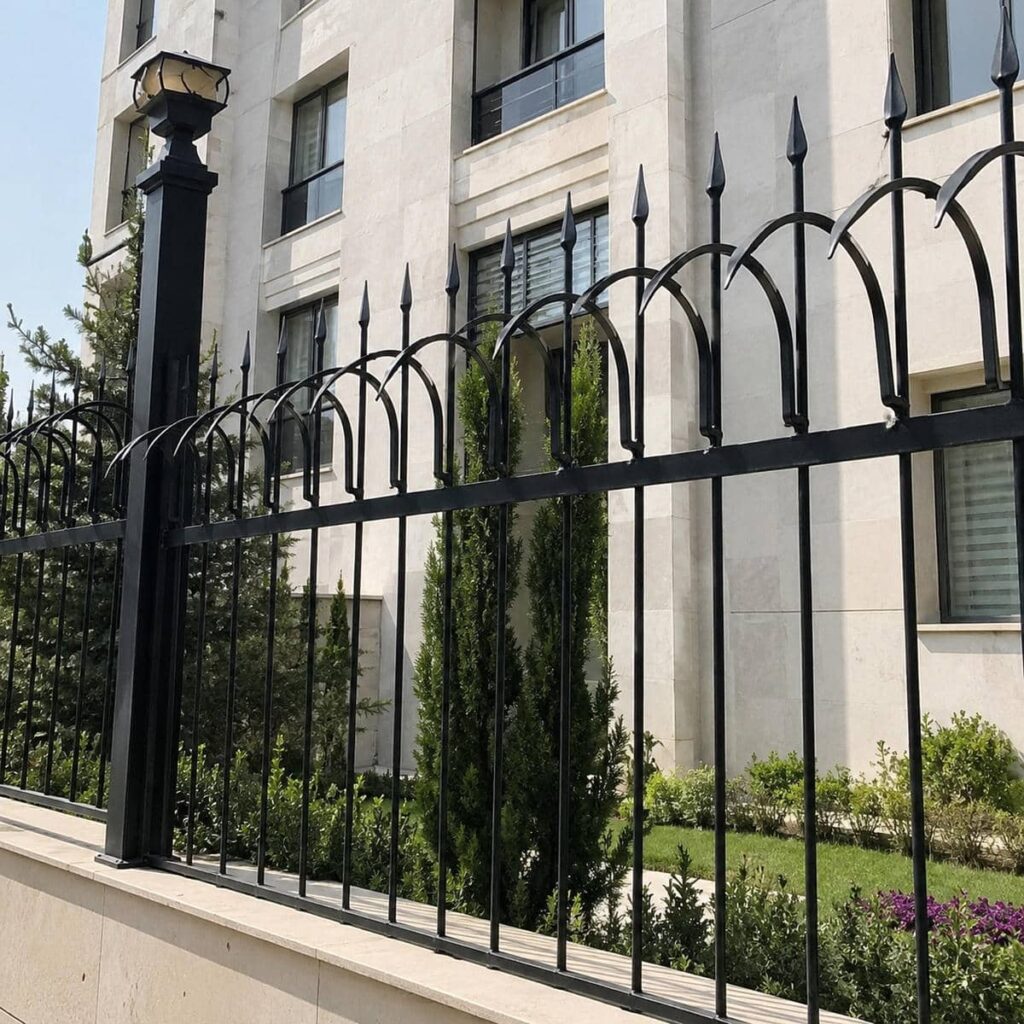 نصب حفاظ دیوار آهنی رنگ کوره روی سنگ