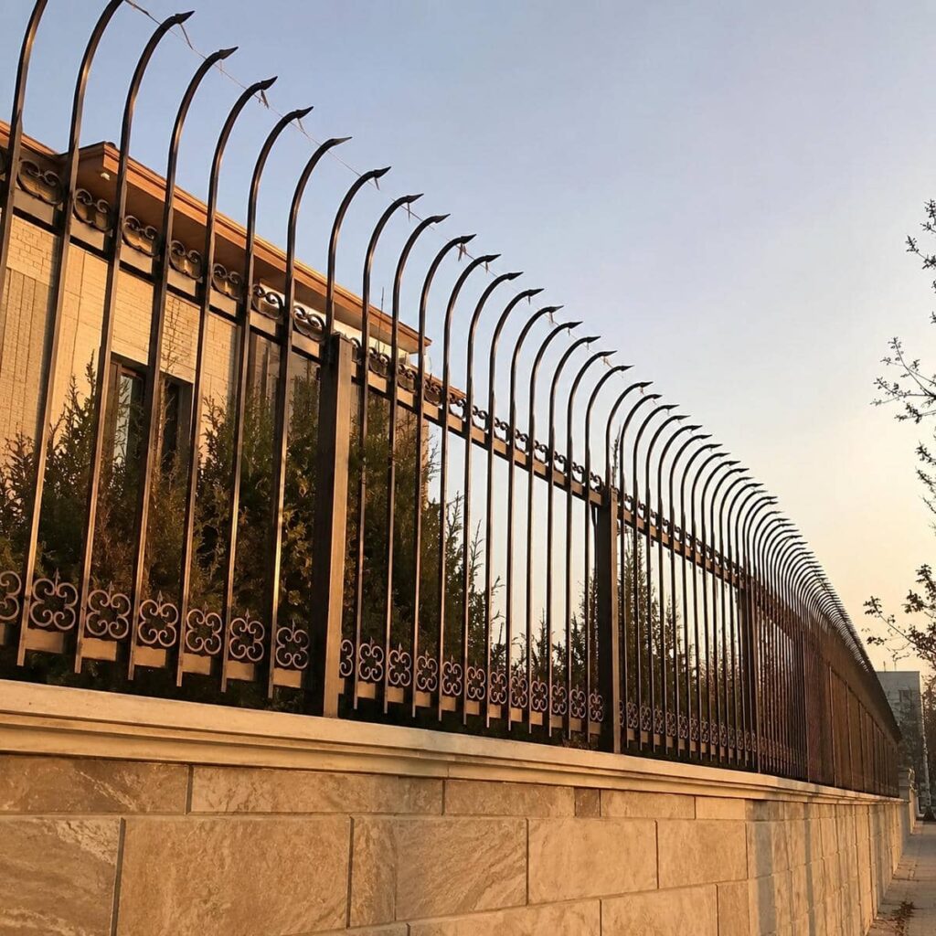 فروش حفاظ دیوار کوتاه حیاط با رنگ کوره ای