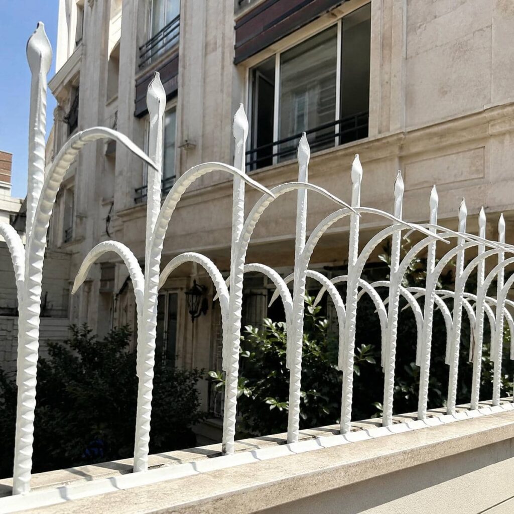 نصب حفاظ دیوار فلزی ردیفی روی سنگ