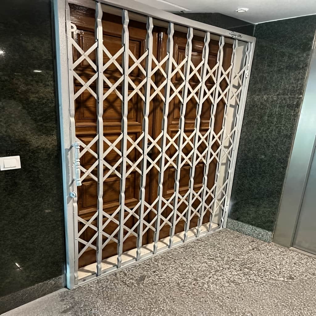 حفاظ آکاردئونی ۳ گل تسمه ۲.۵ سانتی متر حفاظ آکاردئونی ۳ گل تسمه ۲.۵ سانتی متر