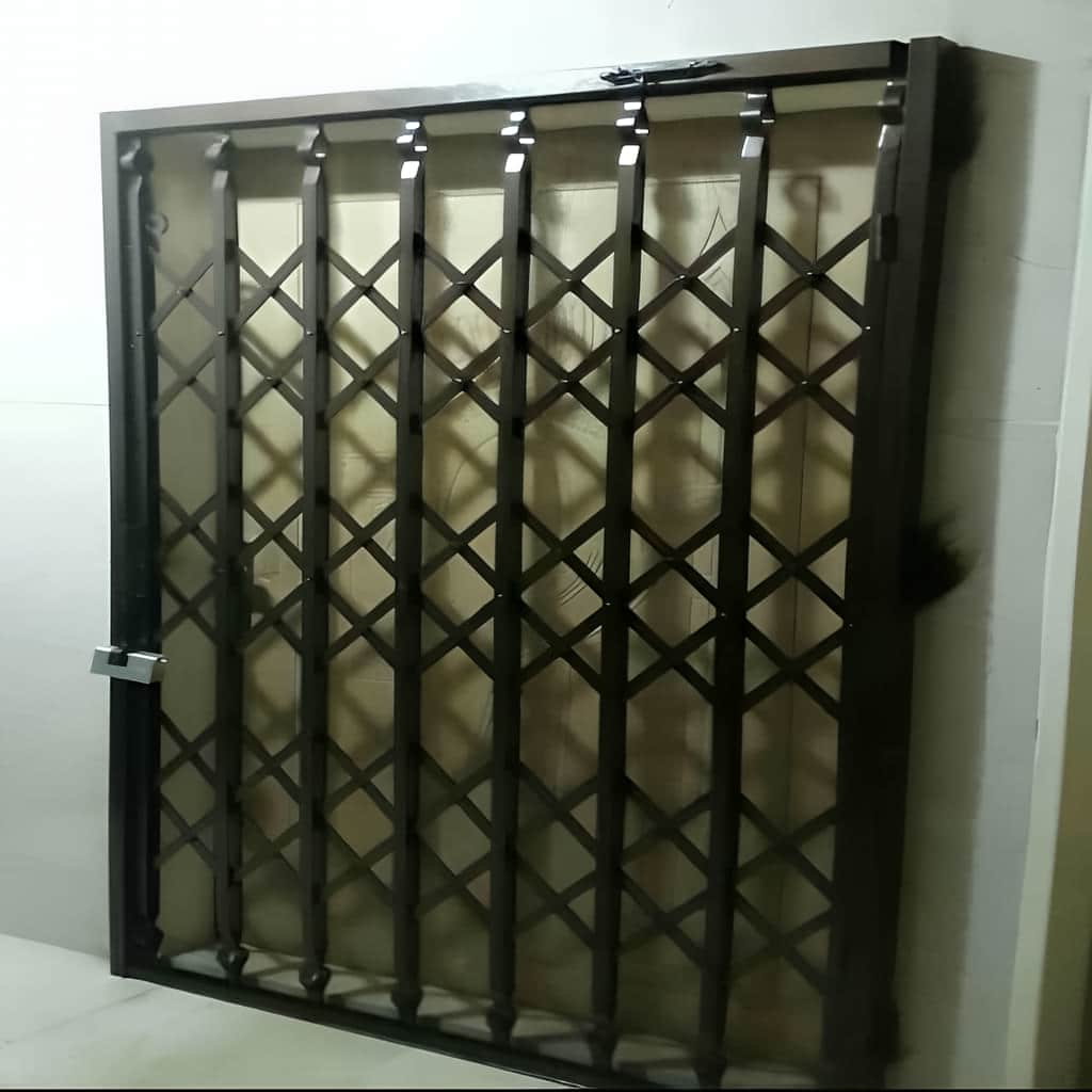 حفاظ آکاردئونی ۳ گل تسمه ۲.۵ سانتی متر حفاظ آکاردئونی ۳ گل تسمه ۲.۵ سانتی متر
