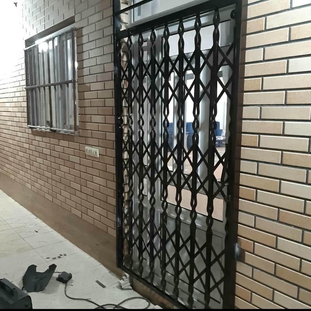 درب آکاردئونی با قفل امنیتی مقاوم