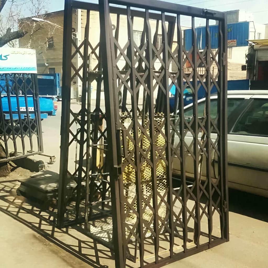 درب آکاردئونی ضد سرقت با قفل امنیتی