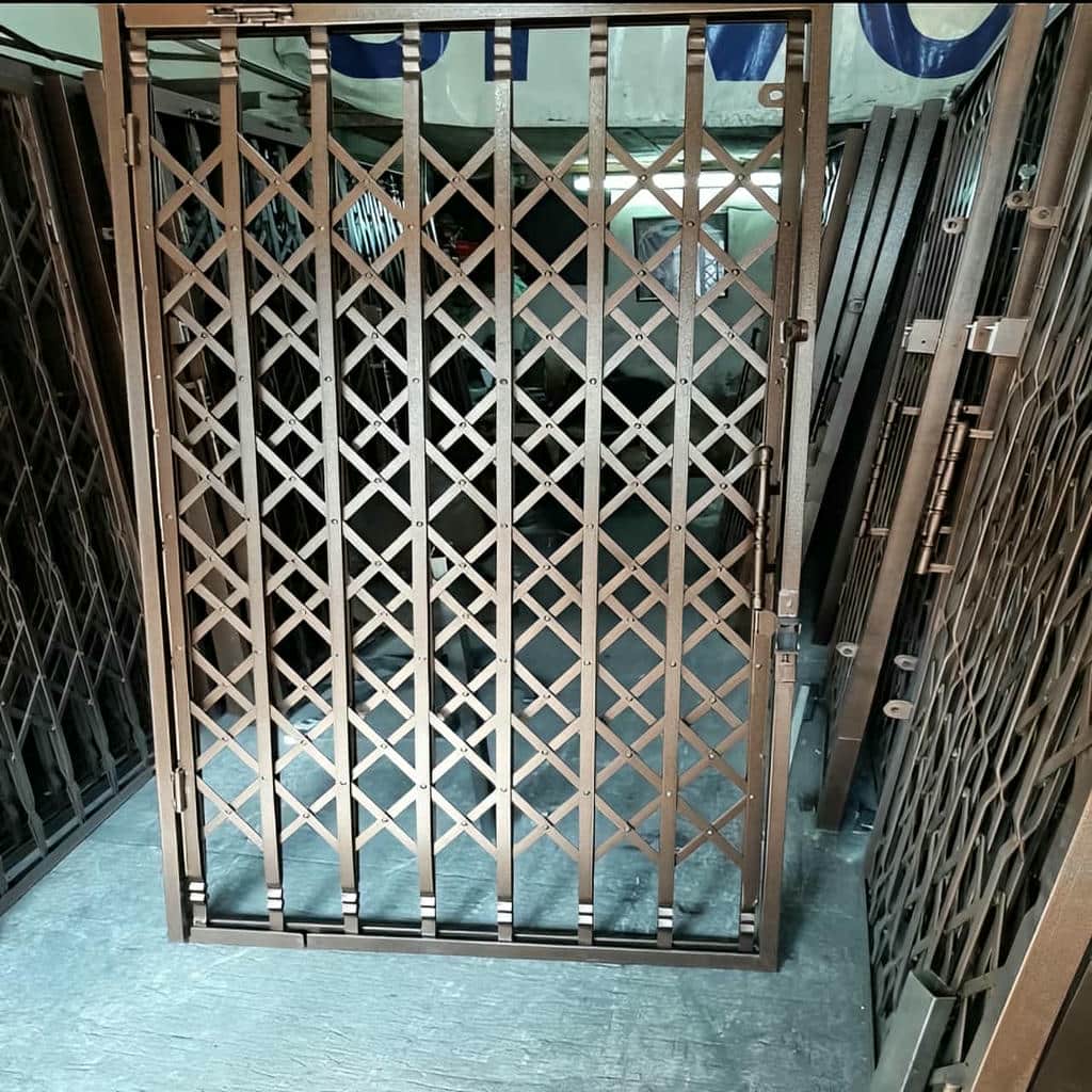 حفاظ ریلی درب با قفل امنیتی مناسب حفاظ ریلی درب با قفل امنیتی مناسب
