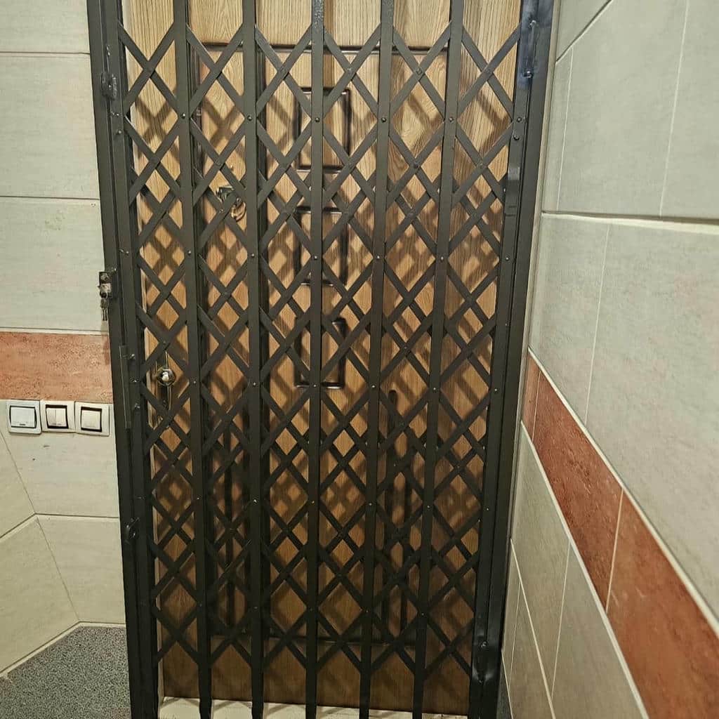 حفاظ متحرک ورودی ساختمان