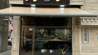 سایبان برقی بازویی برای تراس خانه با پوشش مقاوم