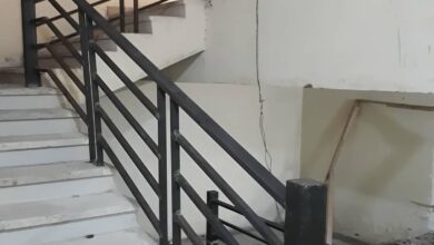 نرده پله آپارتمان ساده با طراحی داخلی