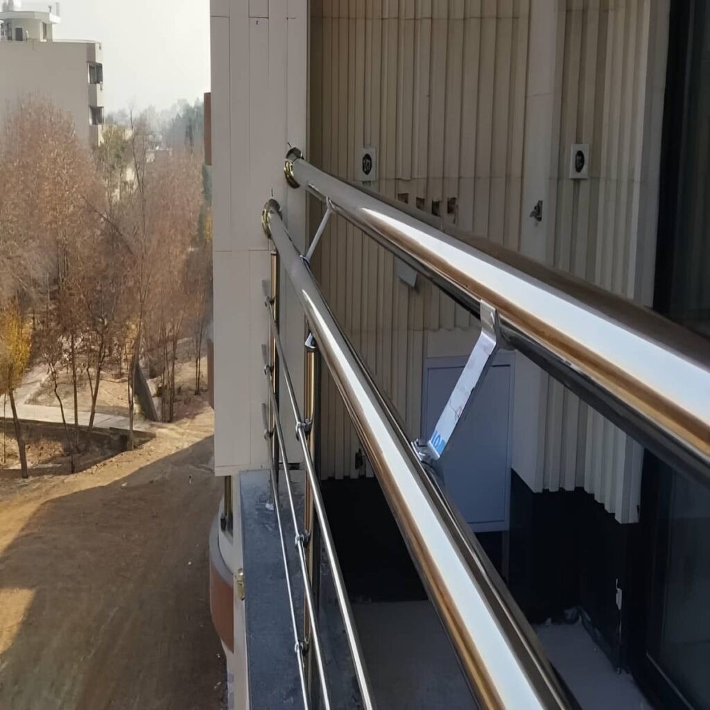 نرده مدرن بالکن مناسب نمای ساختمان
