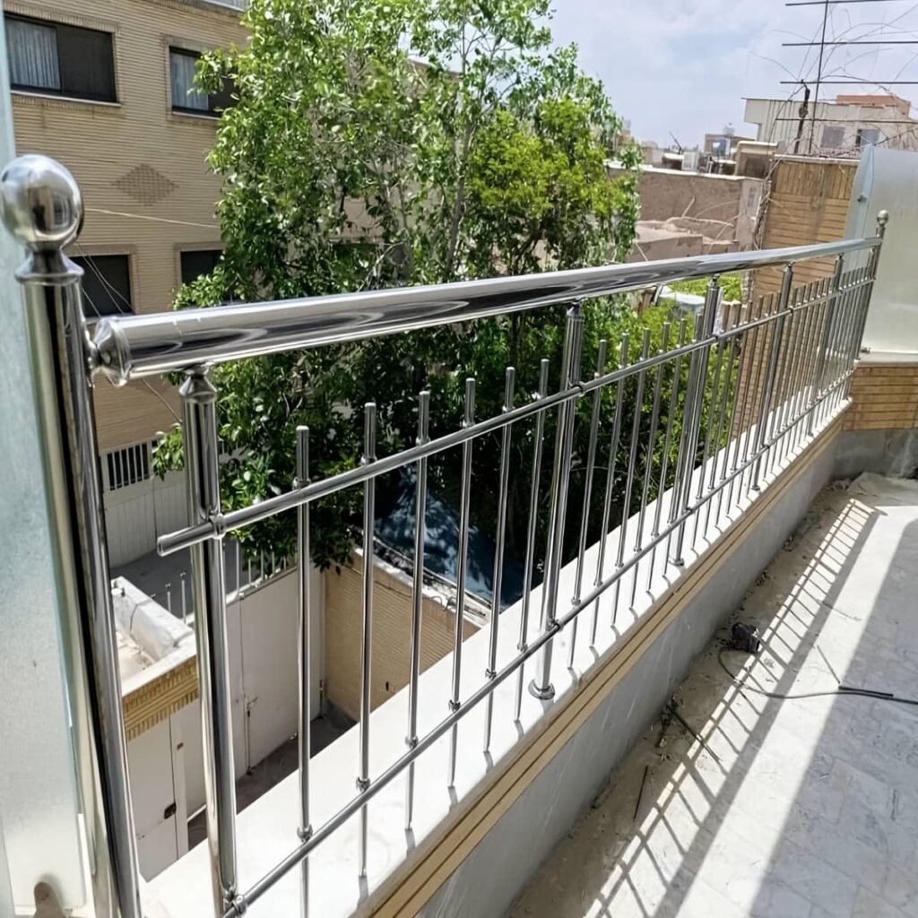 نرده پله مدرن کنار راه پله داخلی